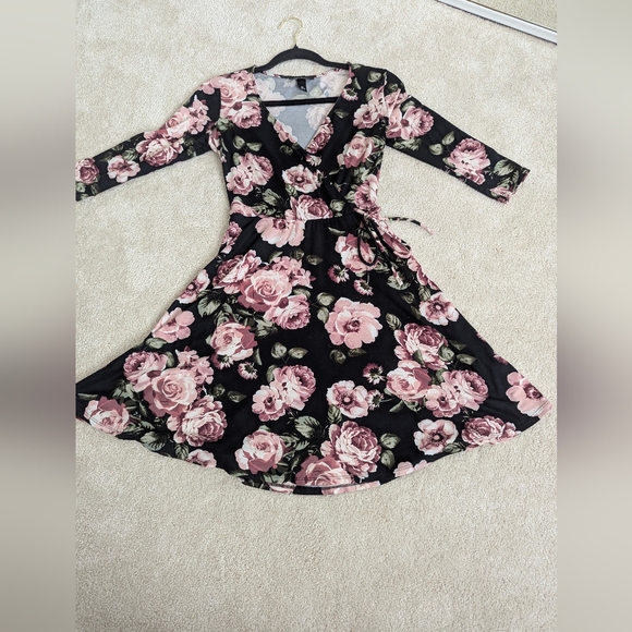 BCX Dresses & Skirts - BCX Black and Pink Floral Dress -XS